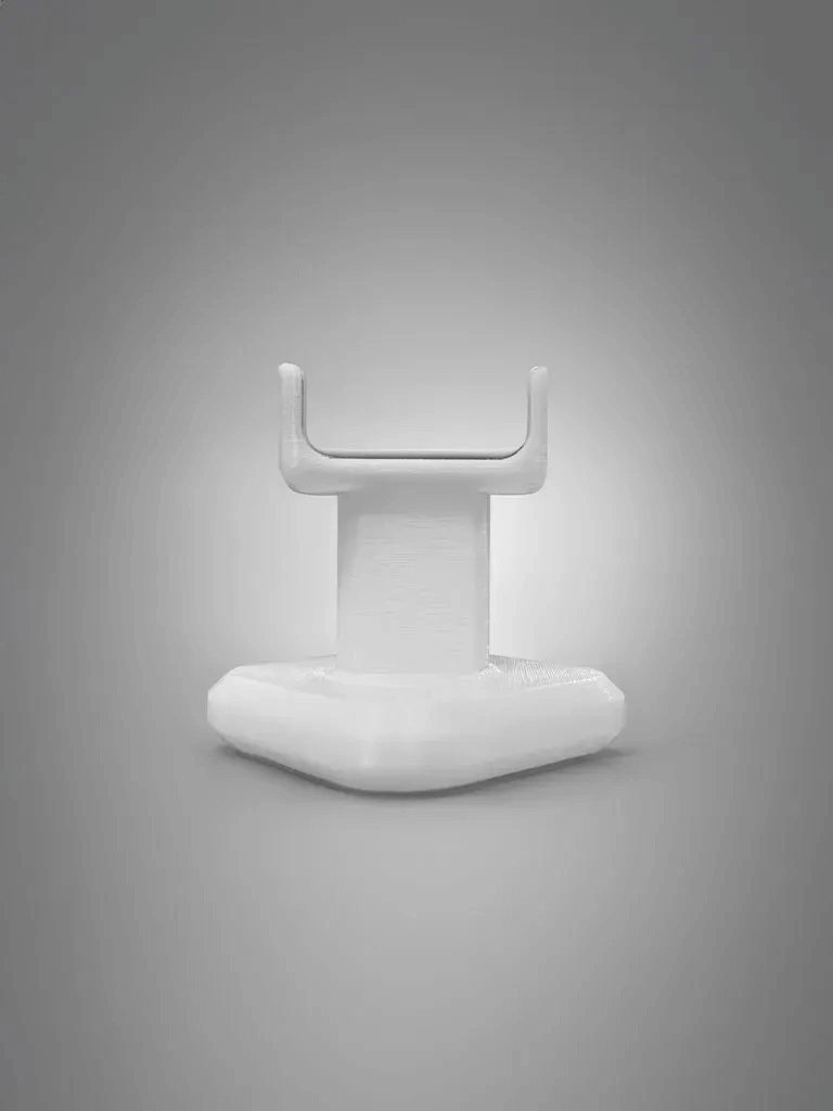 Genius “Lit” Stand in neutral lighting – compact display stand for Genius Pipe.