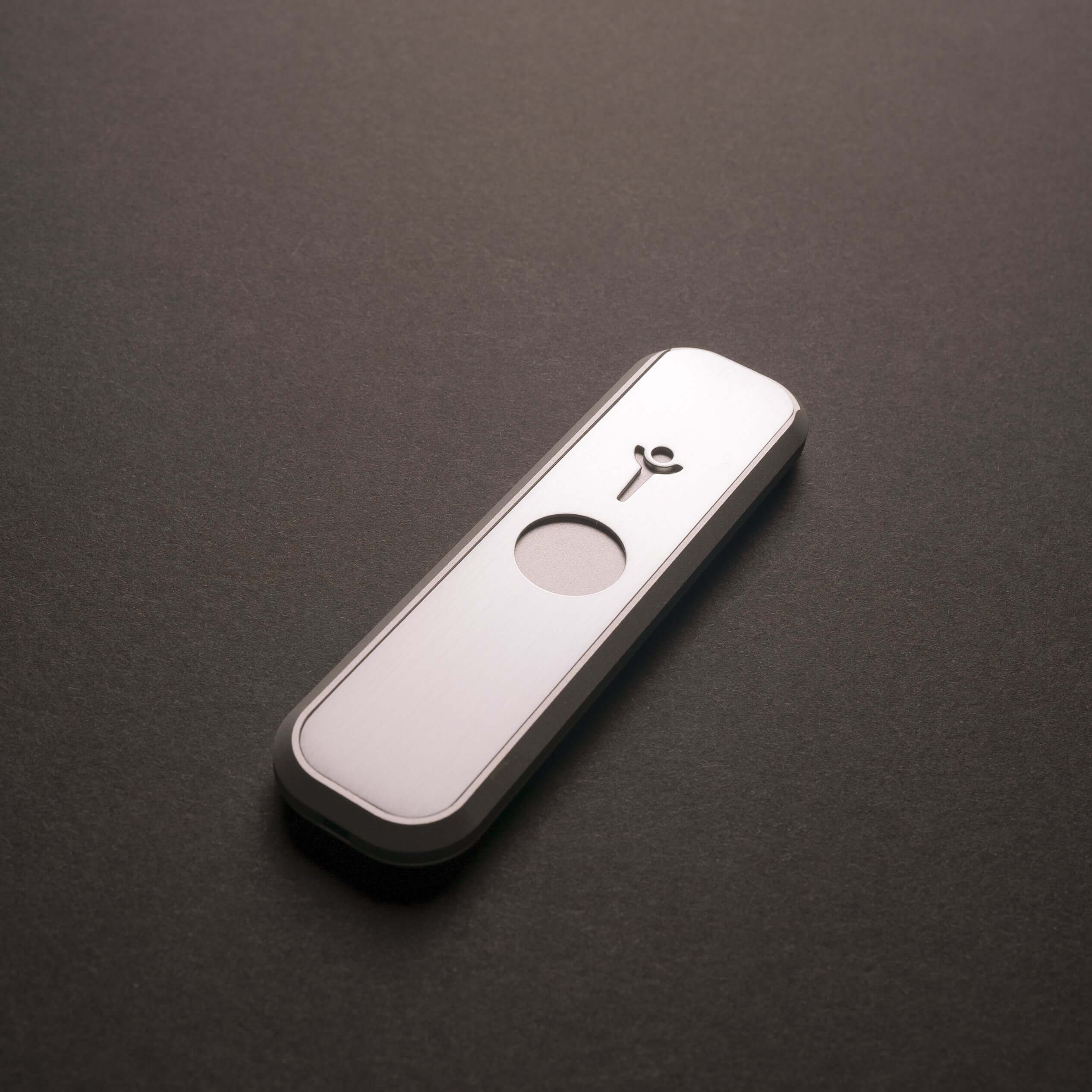 Genius Pipe Mini Silver fully assembled on felt tabletop – closed view.